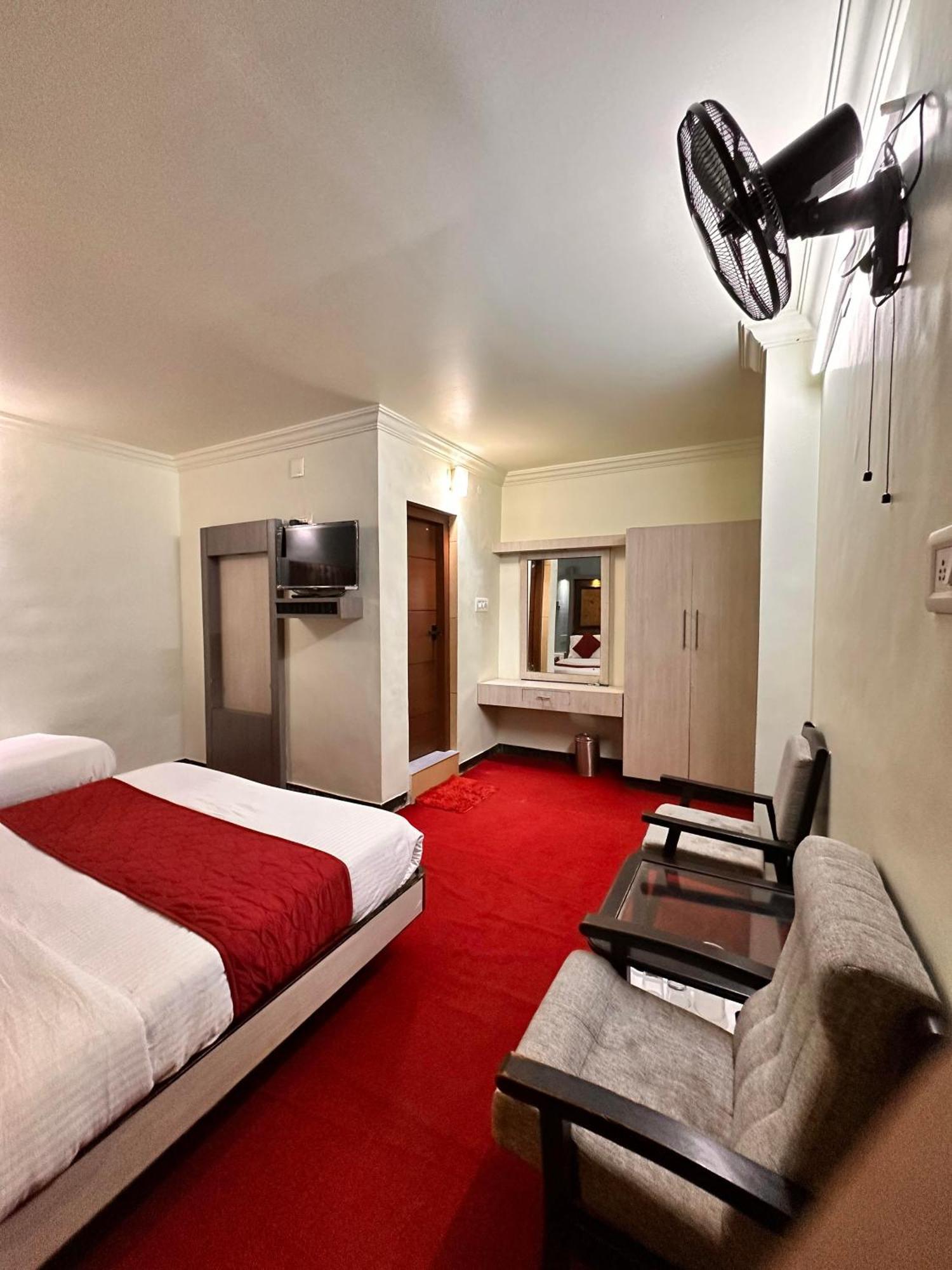 אוטי Hotel City Palace מראה חיצוני תמונה