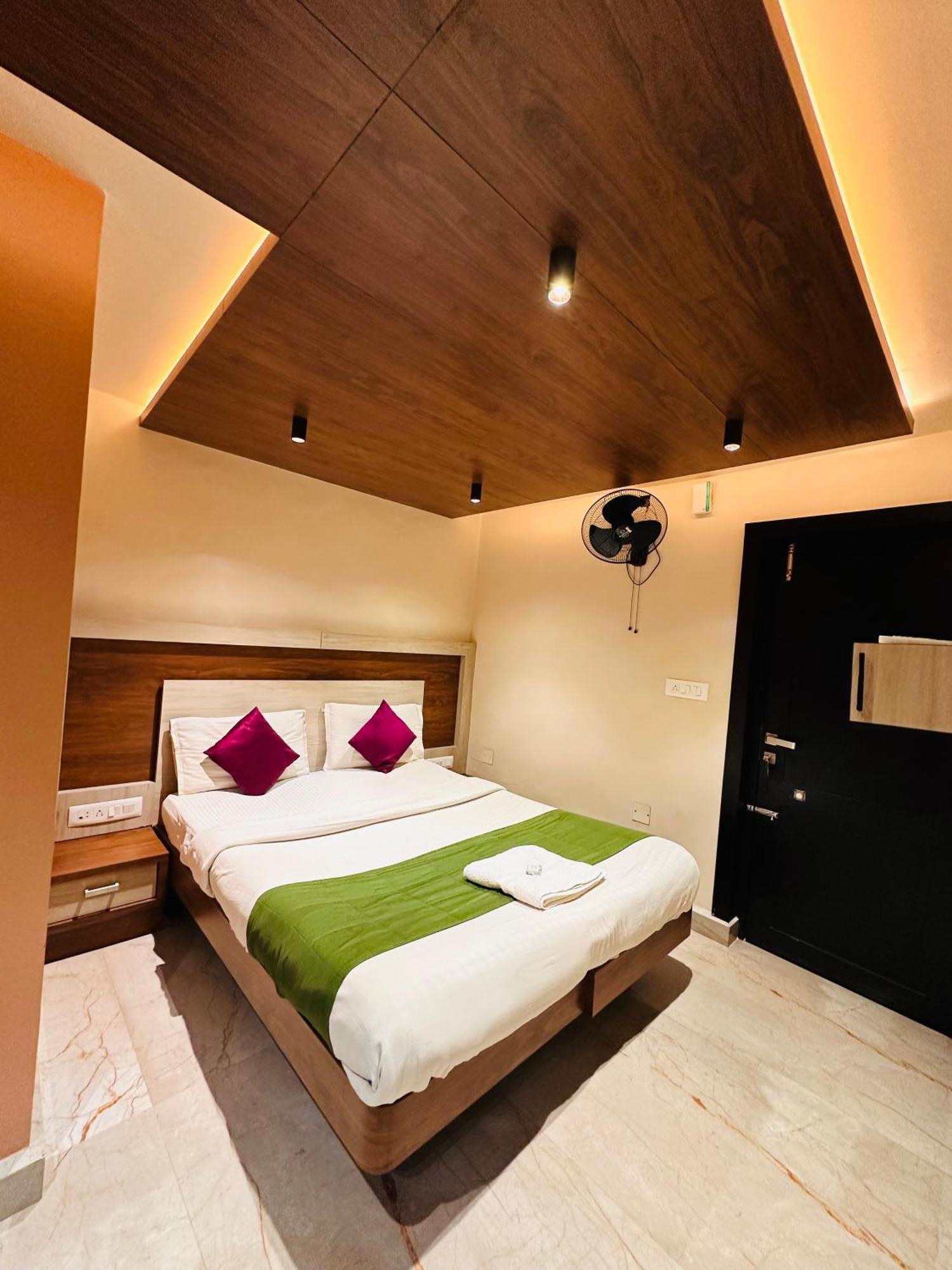 אוטי Hotel City Palace מראה חיצוני תמונה